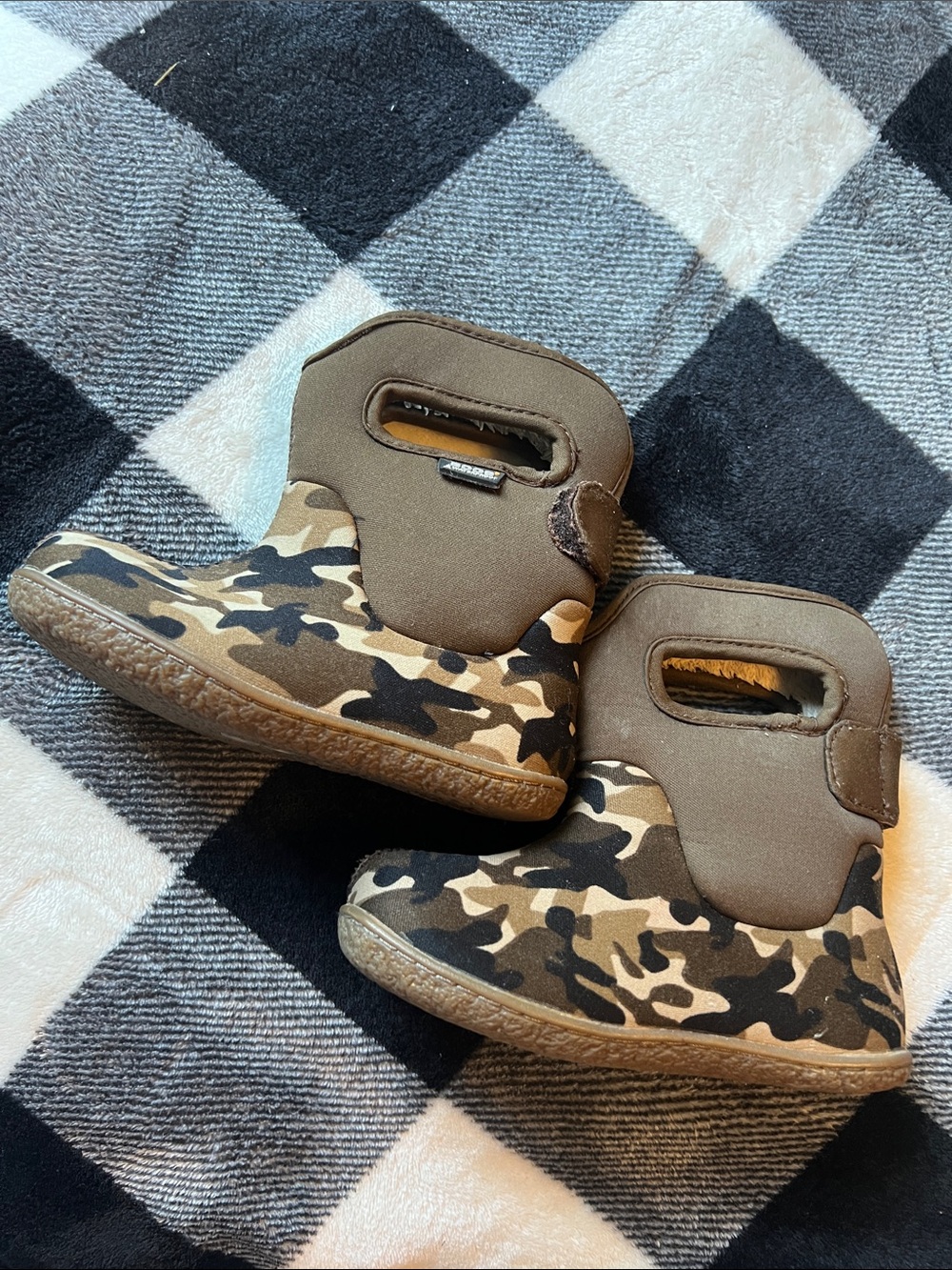 Bogs Kids Camo Pull-On Boots in Brown and Tan toddler size 8